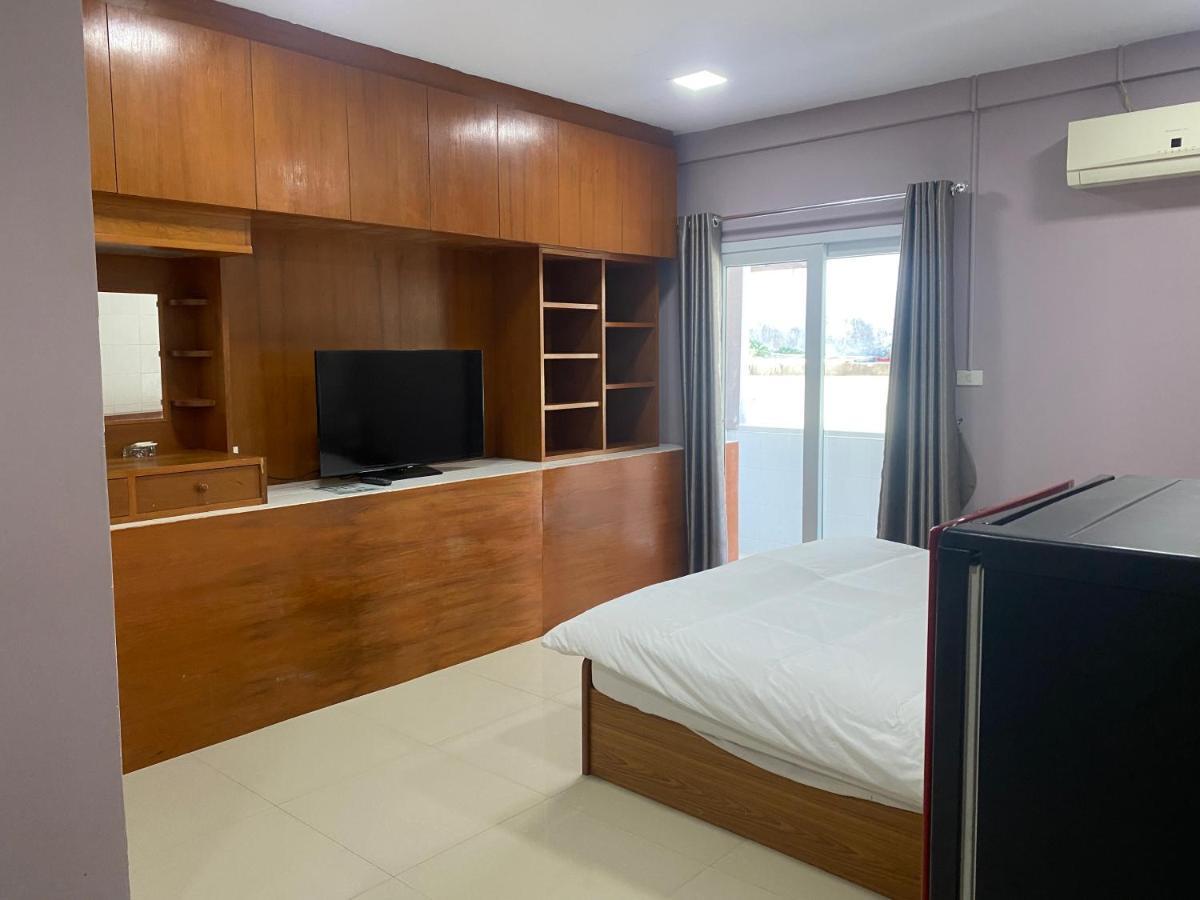 Hug Me Guesthouse Паттайя Экстерьер фото